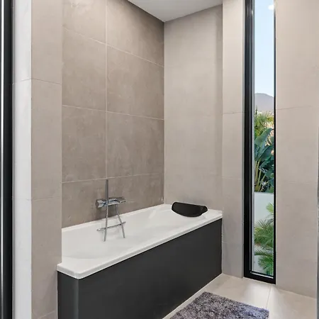 Karat Serendibida Costa Adeje (Tenerife)